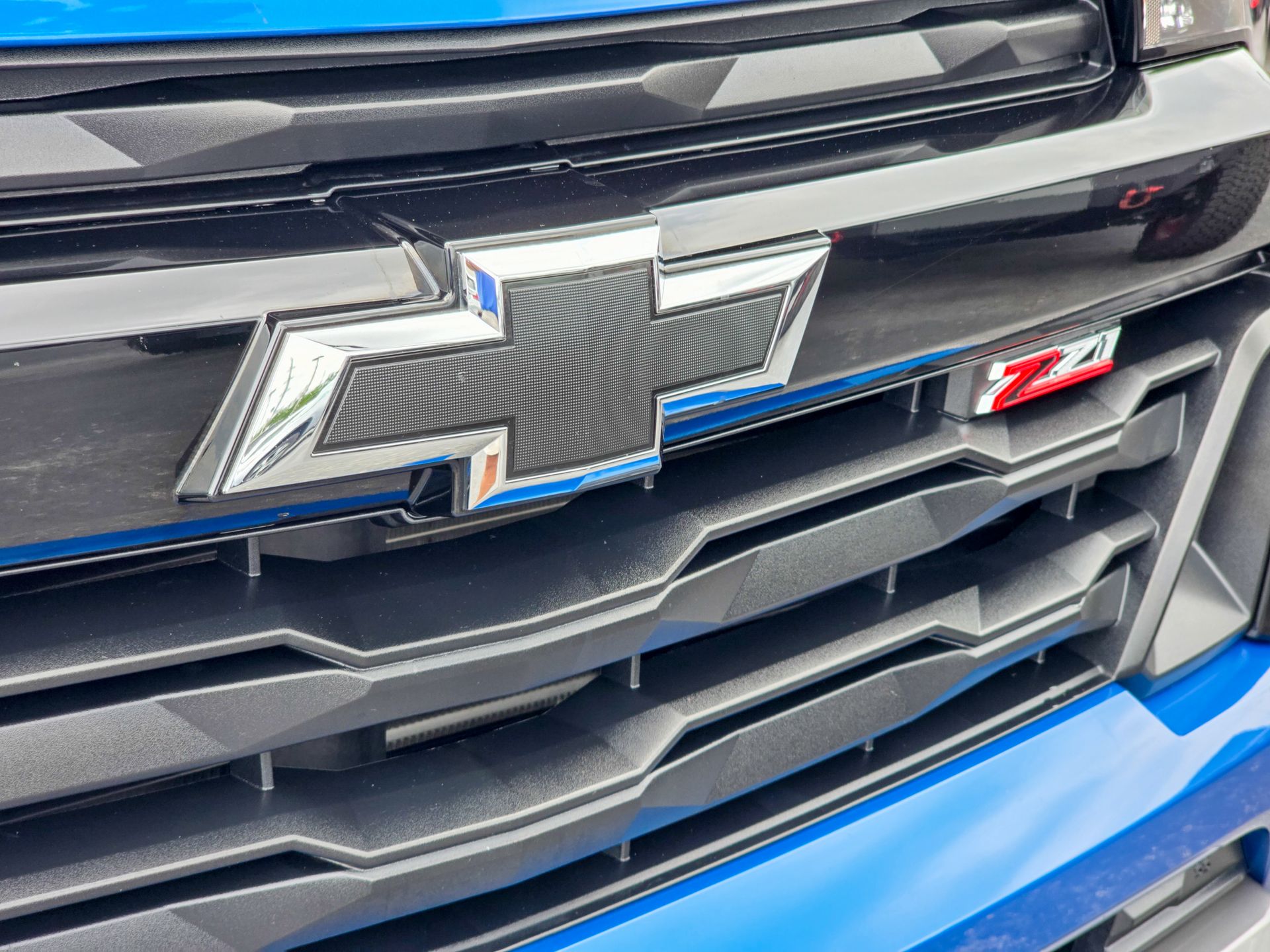 2023 Chevrolet Colorado Z71 photo 3