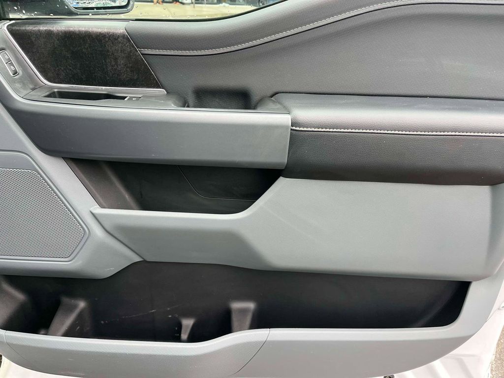 2021 Ford F-150 XLT photo 2