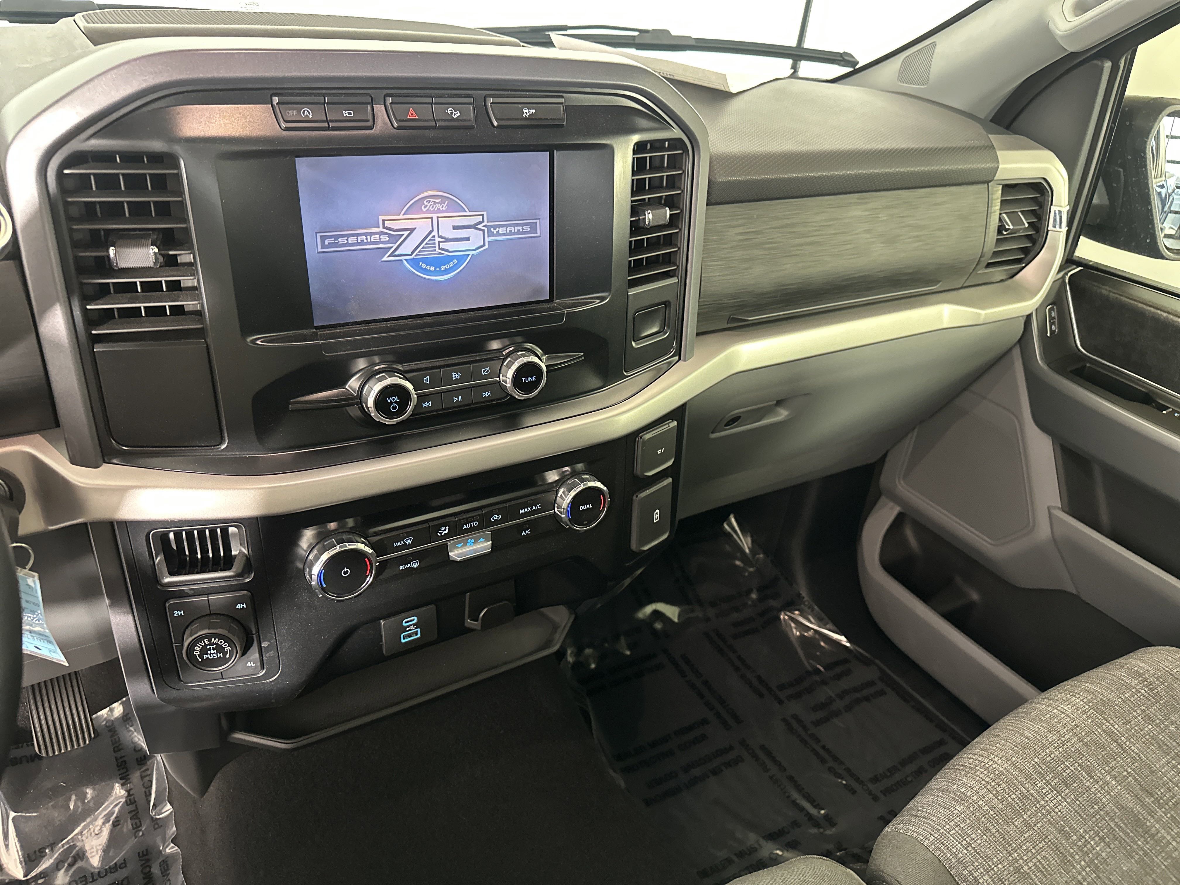 2023 Ford F-150 XLT photo 3