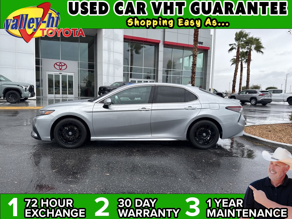 2022 Toyota Camry SE's photo