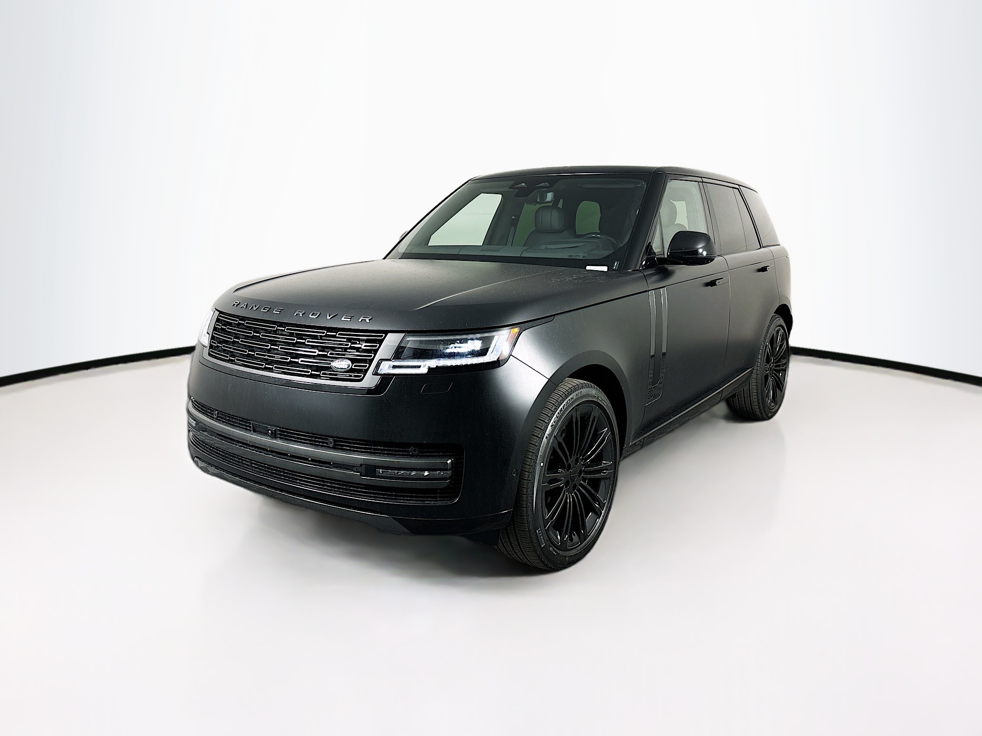 2026 Land Rover Range Rover SE's photo