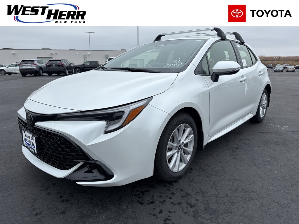 2025 Toyota Corolla Hatchback SE's photo