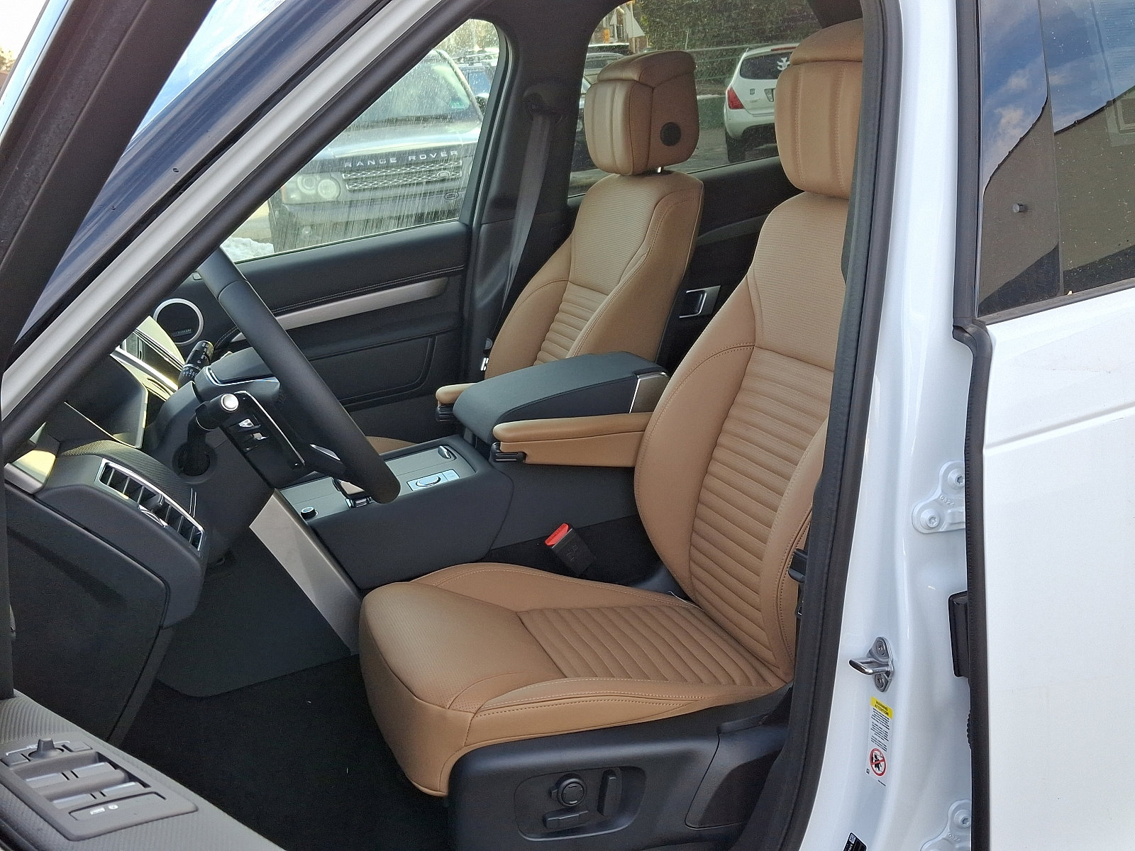 2025 Land Rover Discovery SE photo 13