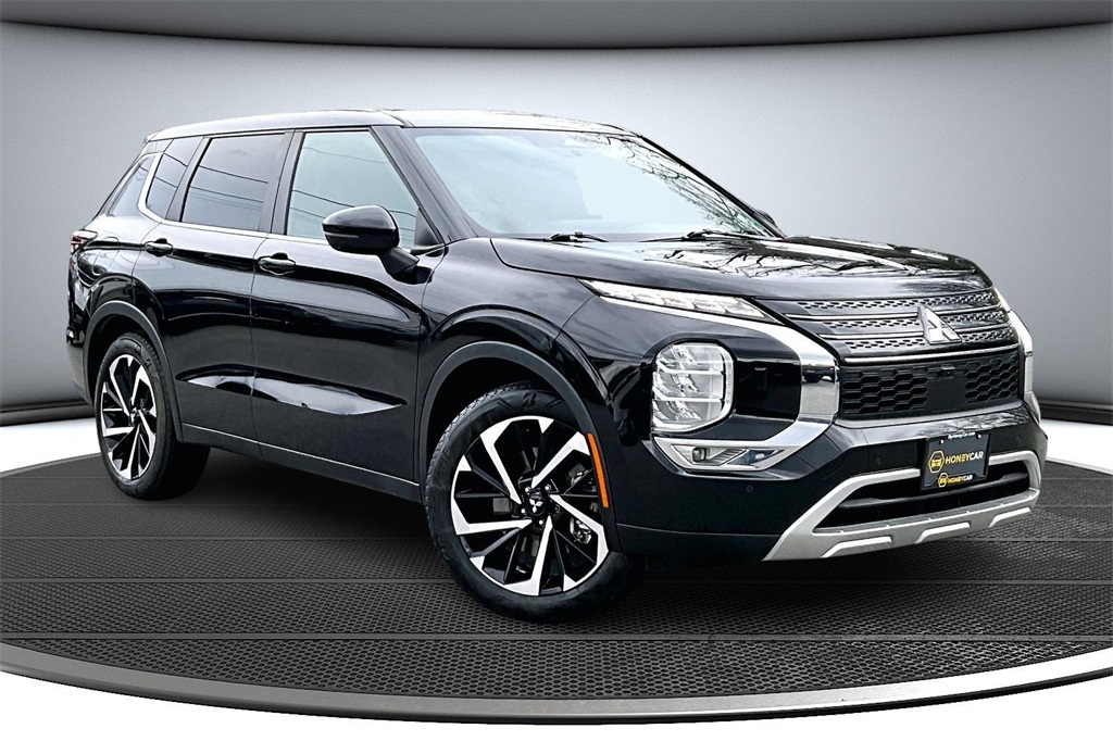 2022 Mitsubishi Outlander SE's photo