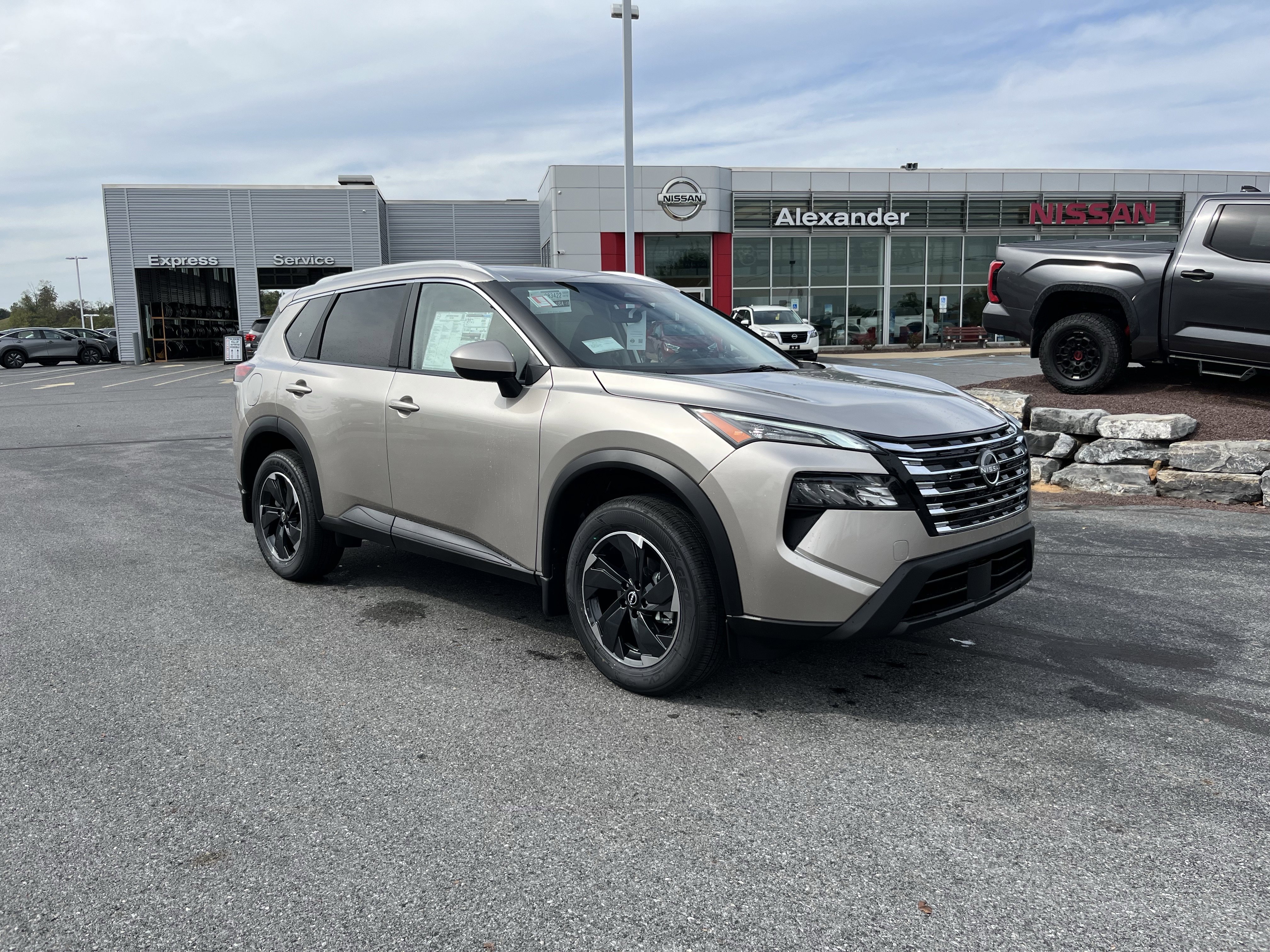 2026 Nissan Rogue SV's photo