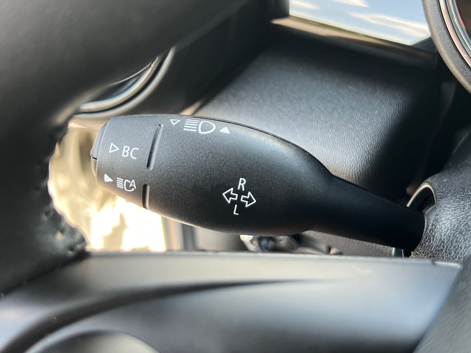 2021 Mini Cooper 2 Door Hardtop Oxford Edition photo 31