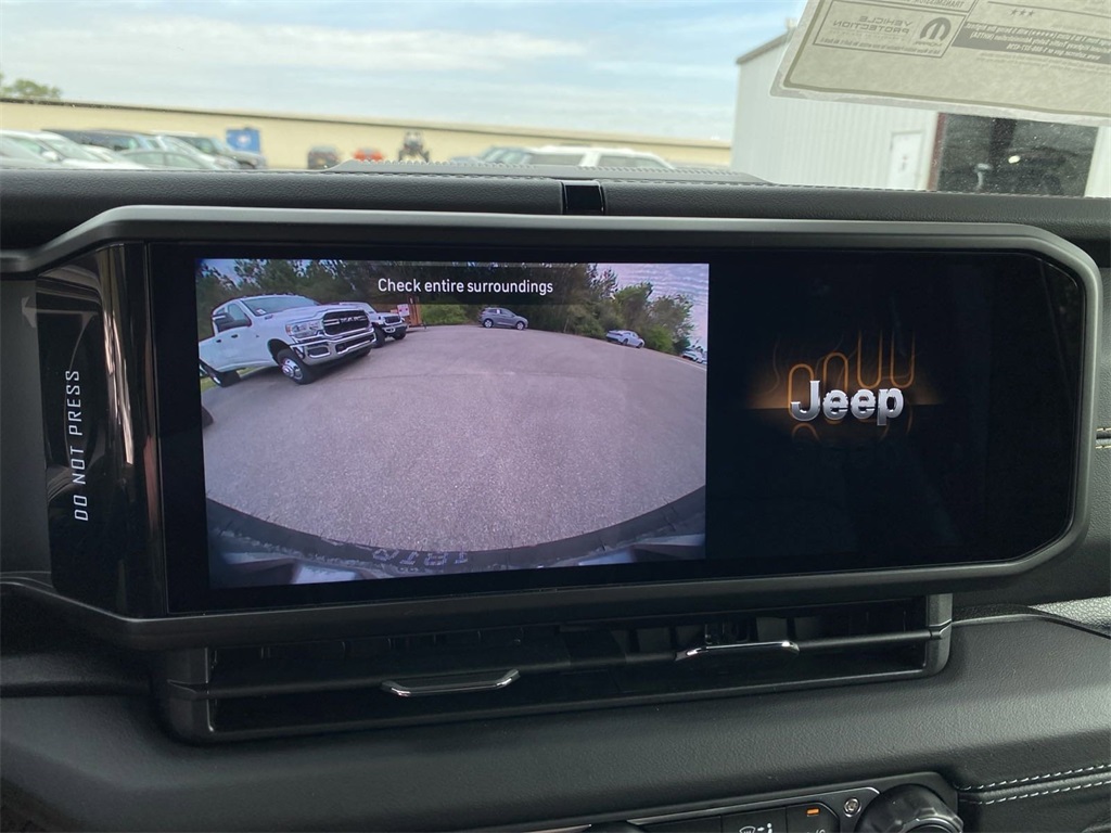 2024 Jeep Wrangler Sahara photo 20