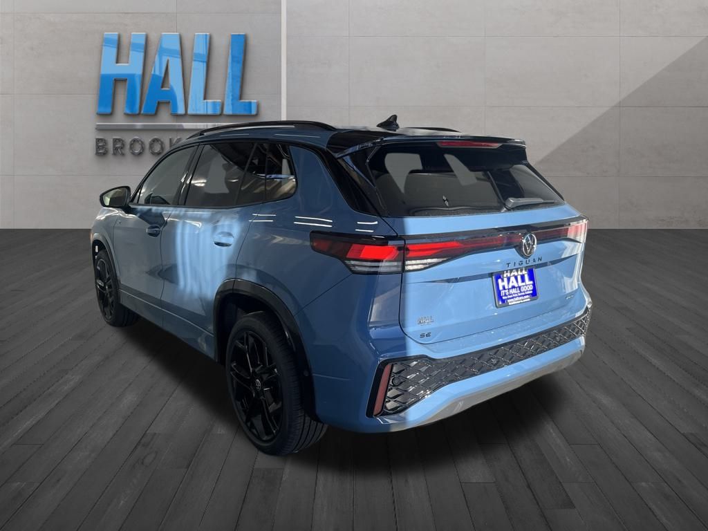 2026 Volkswagen Tiguan SE R-Line Black photo 3