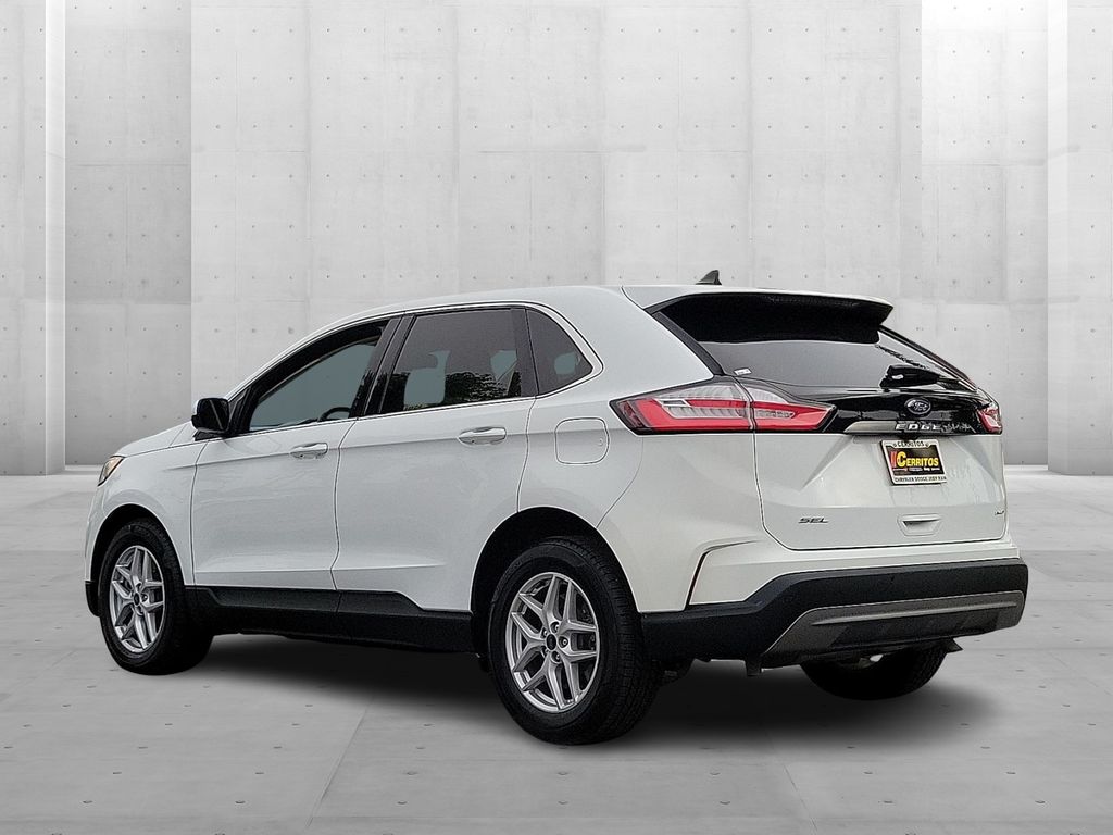 2021 Ford Edge SEL photo 2
