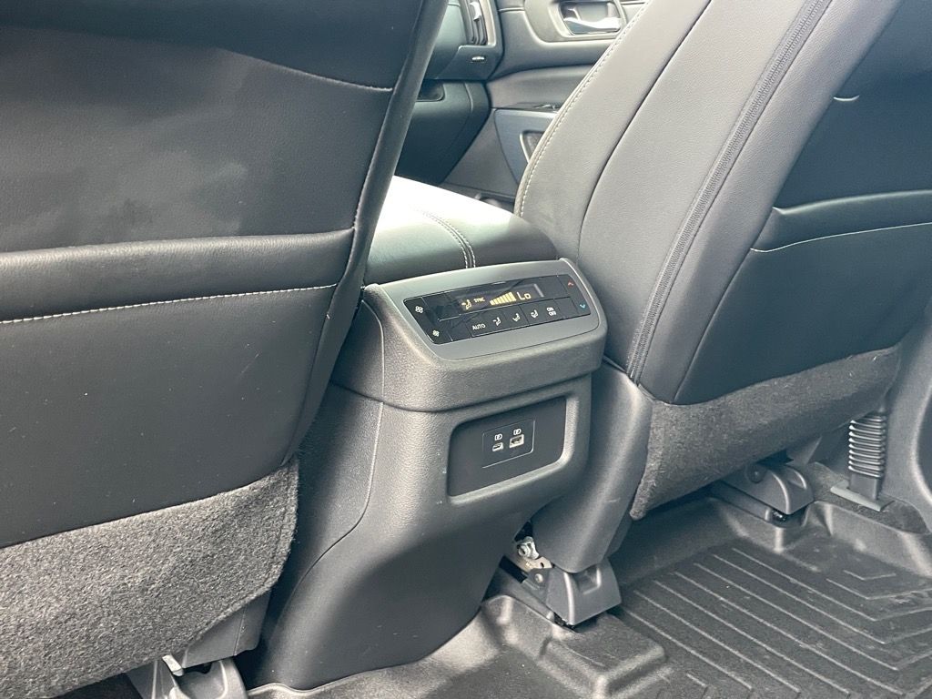 2024 Nissan Pathfinder SL photo 23