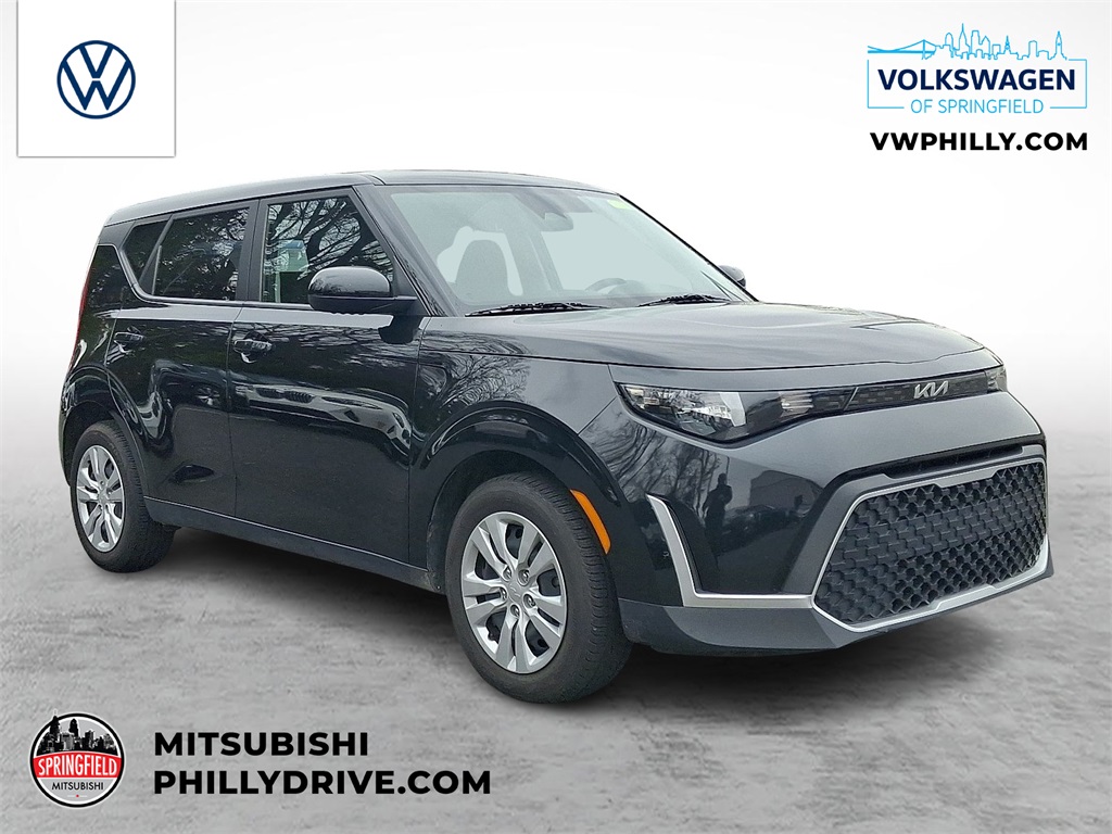 2023 Kia Soul LX's photo