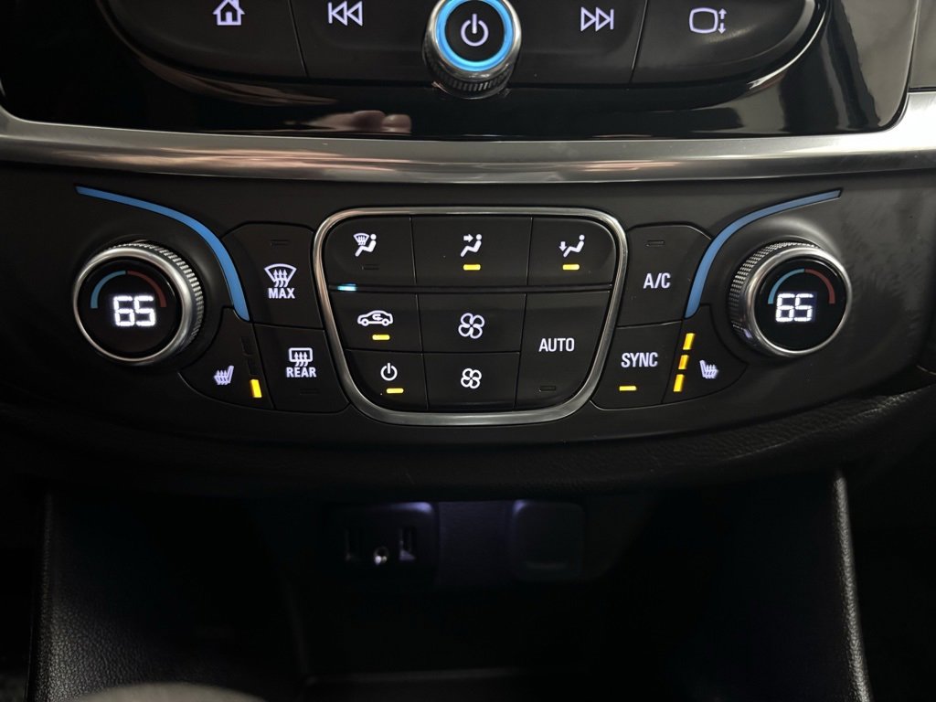 2021 Chevrolet Traverse Cloth photo 2