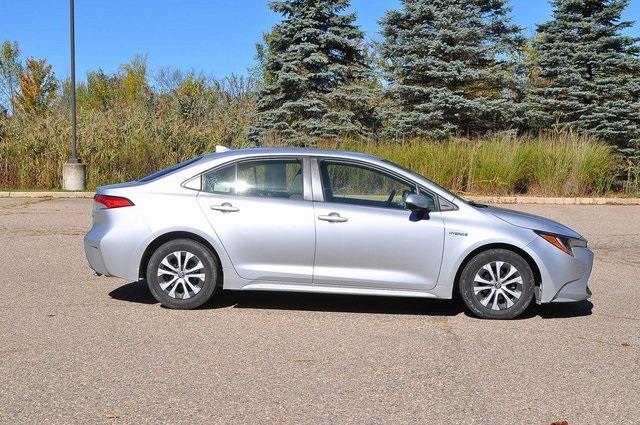 2020 Toyota Corolla Hybrid LE photo 2