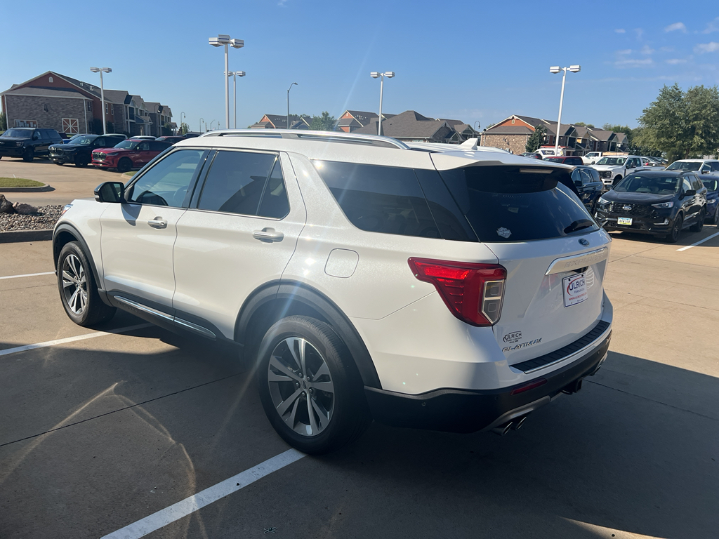 2020 Ford Explorer Platinum photo 2