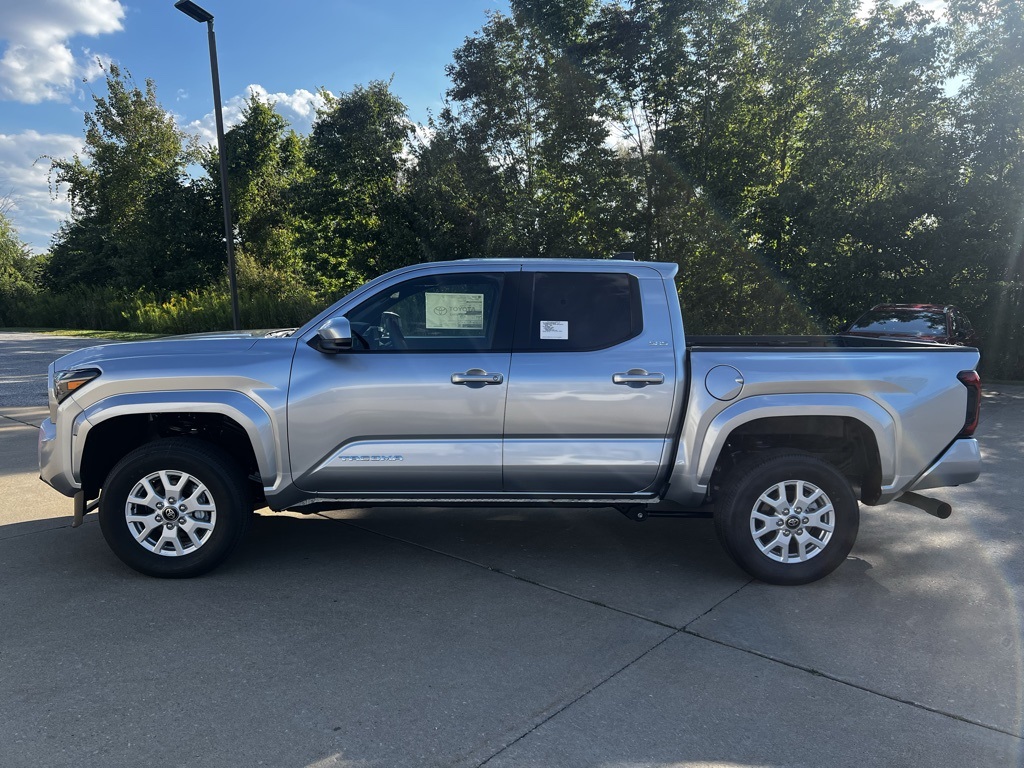 2025 Toyota Tacoma SR5 Double Cab photo 2