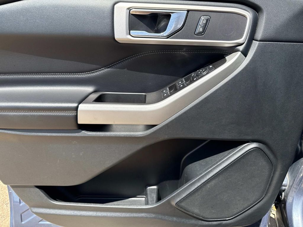 2021 Ford Explorer XLT photo 7