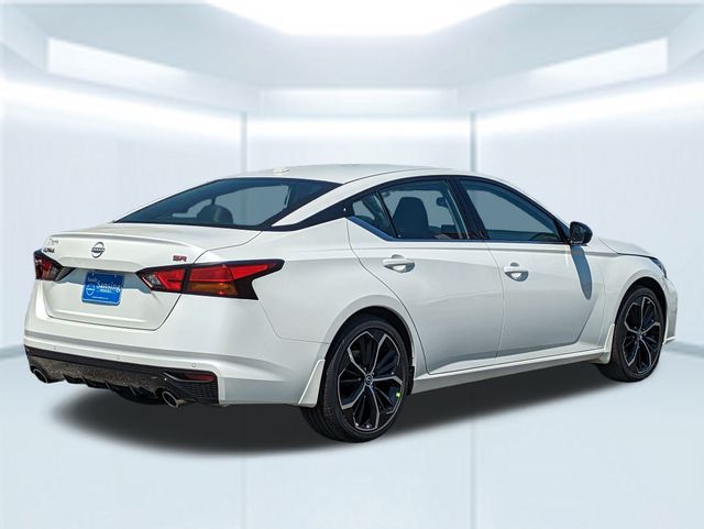 2025 Nissan Altima 2.5 SR photo 4