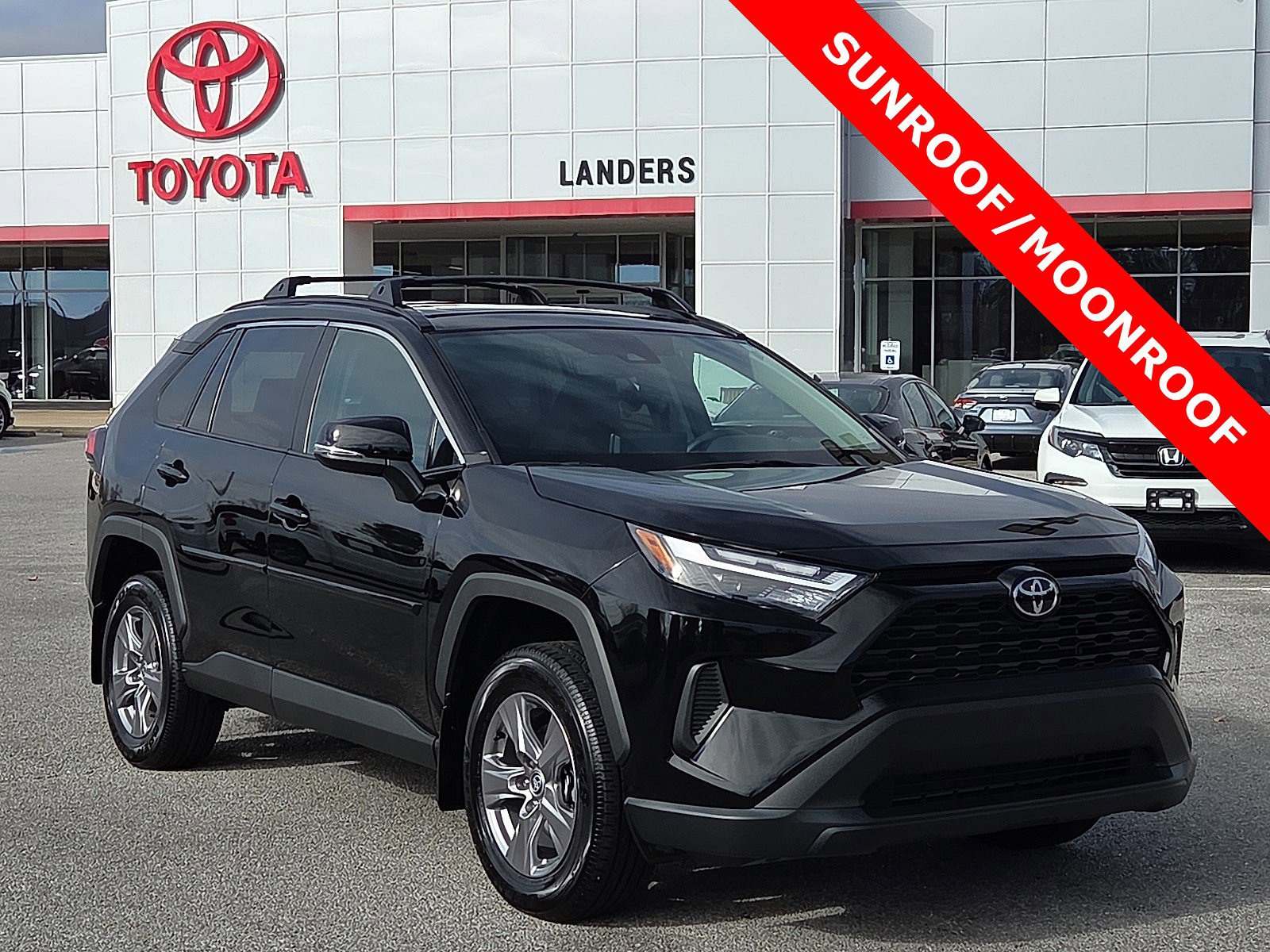 2024 Toyota RAV4 XLE's photo