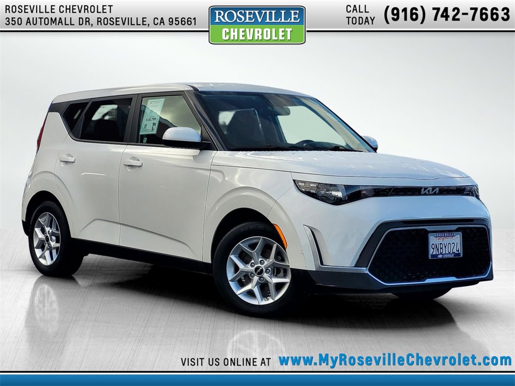 2024 Kia Soul LX's photo