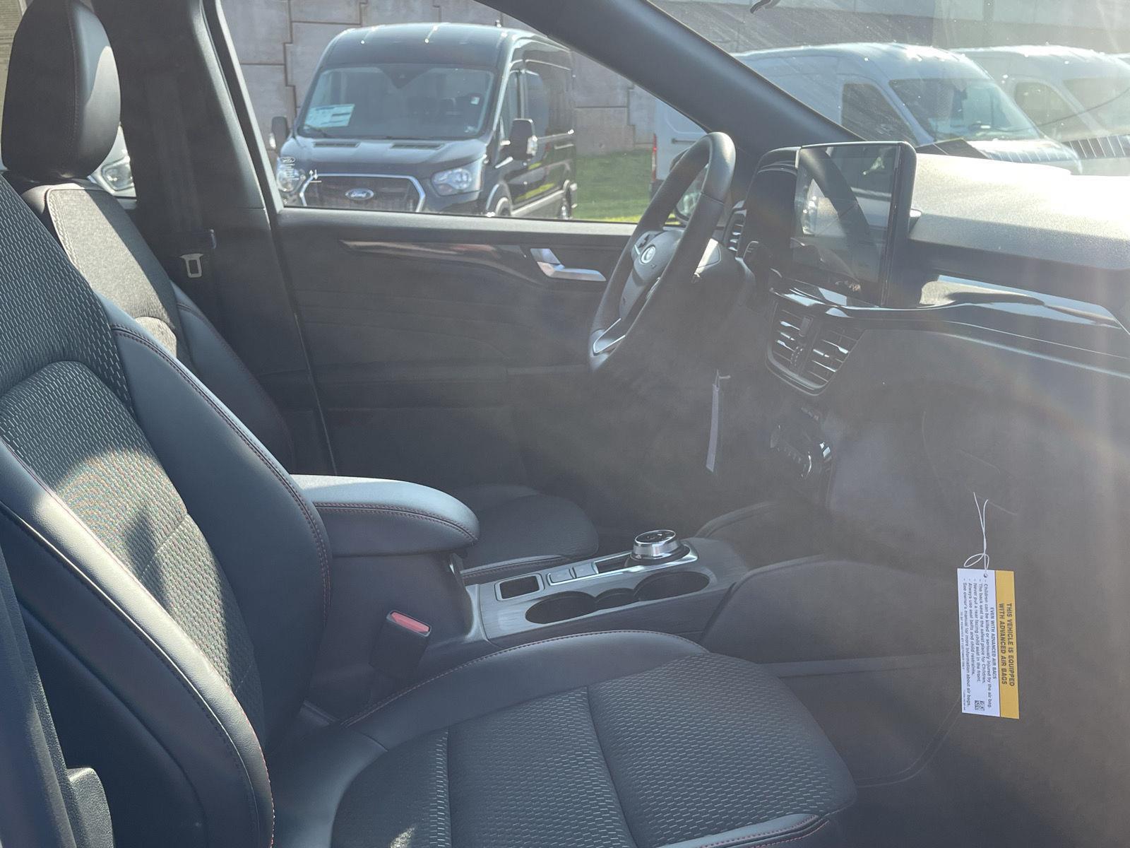 2025 Ford Escape ST-Line Select photo 15