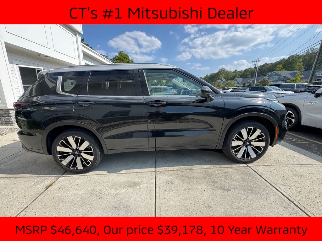 2025 Mitsubishi Outlander SEL photo 2