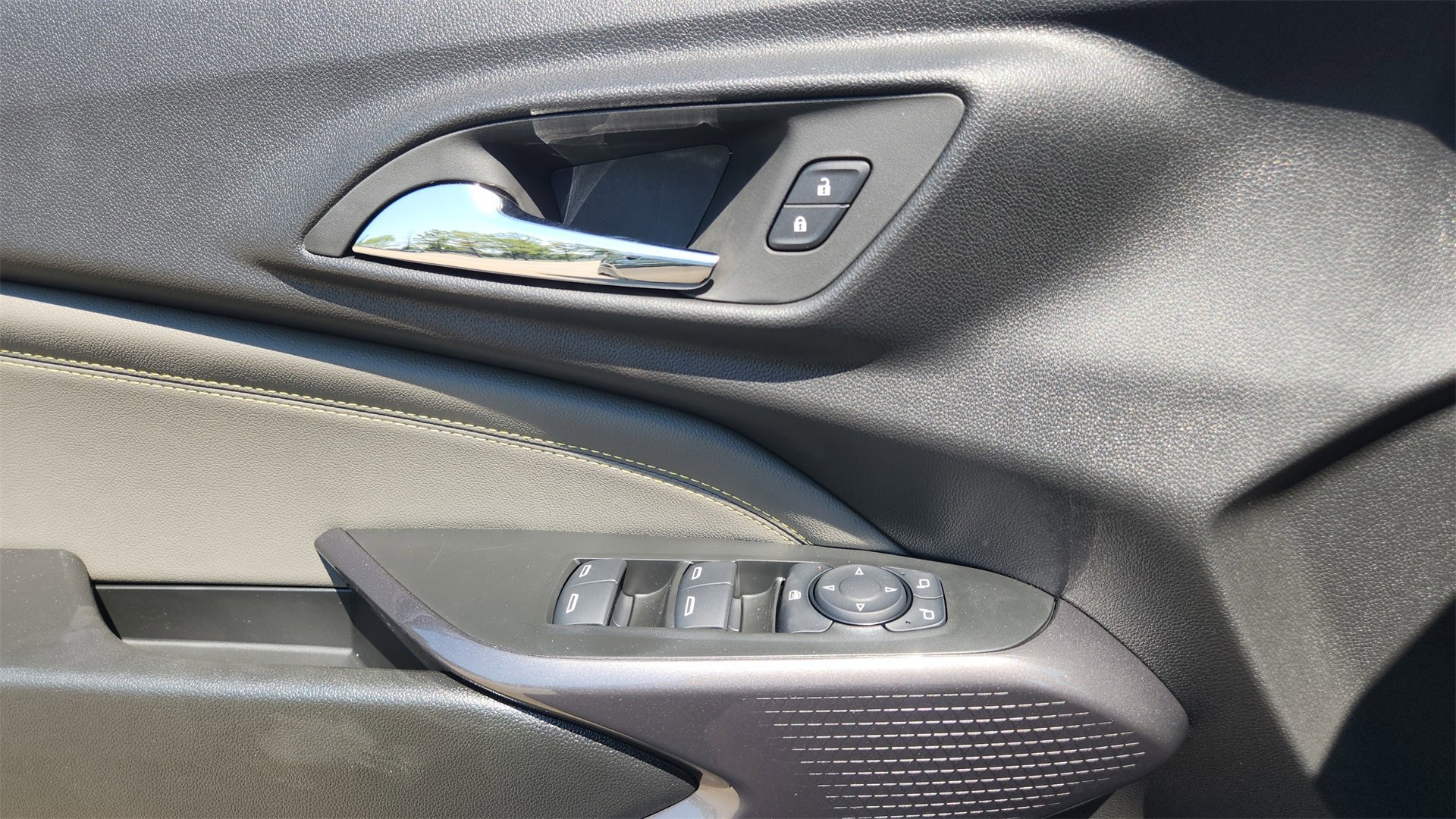 2025 Chevrolet Trax ACTIV photo 14