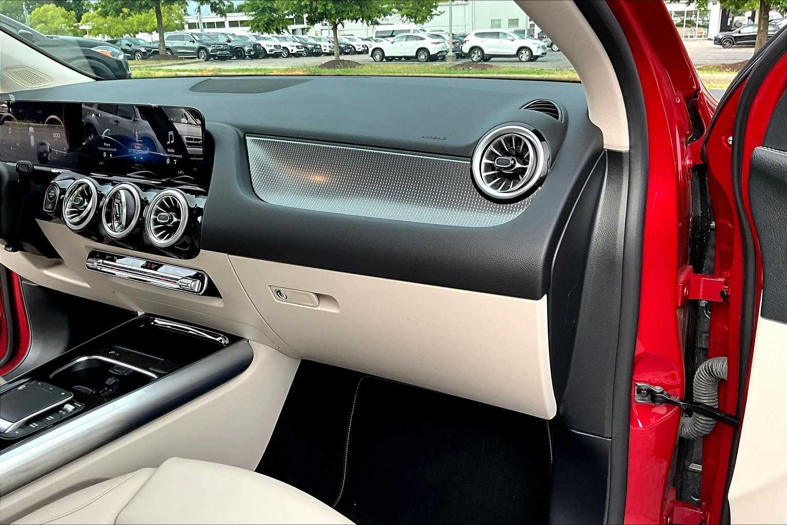 2022 Mercedes Benz GLA 250 photo 18