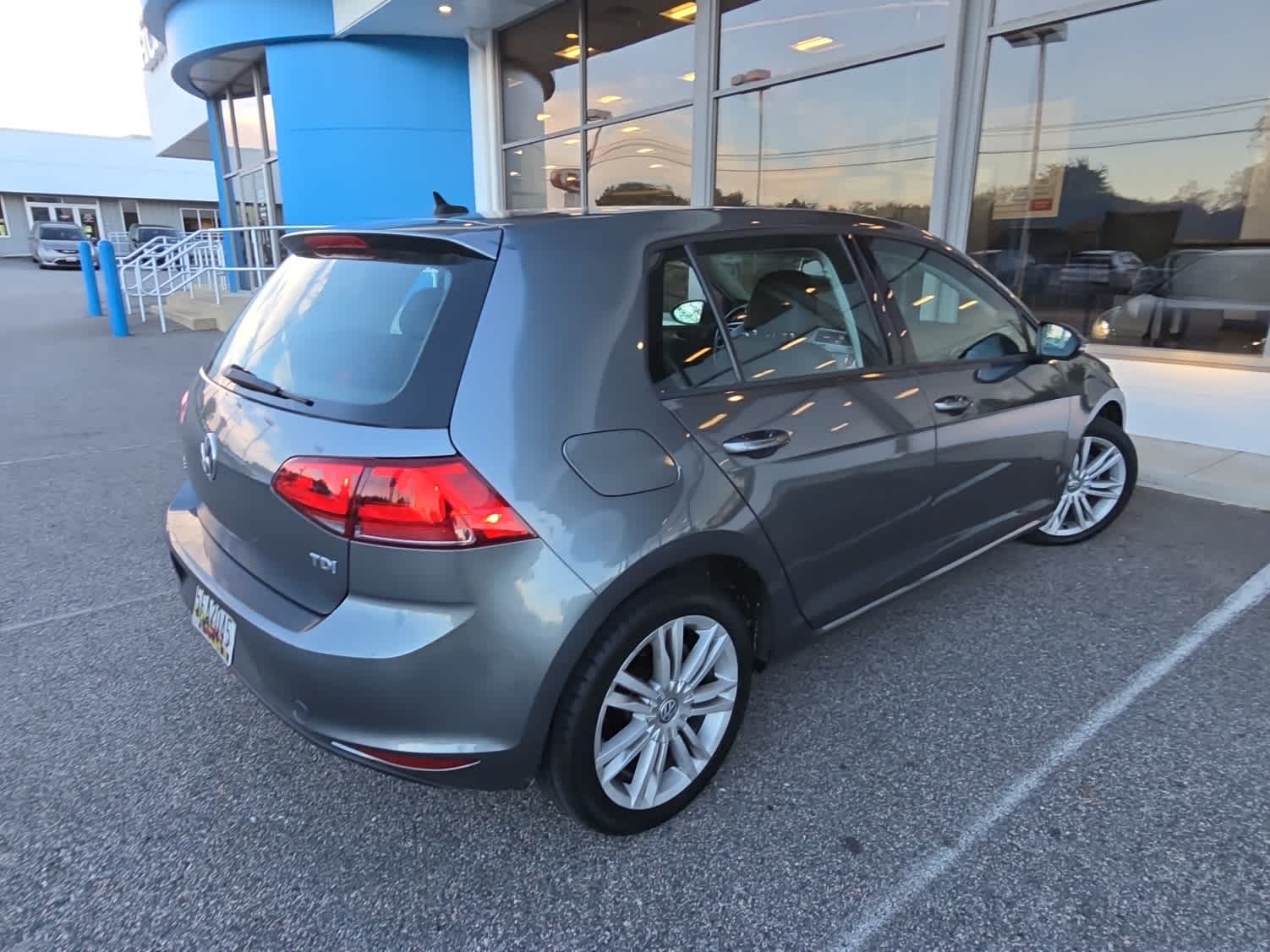 2015 Volkswagen Golf TDI SE photo 3