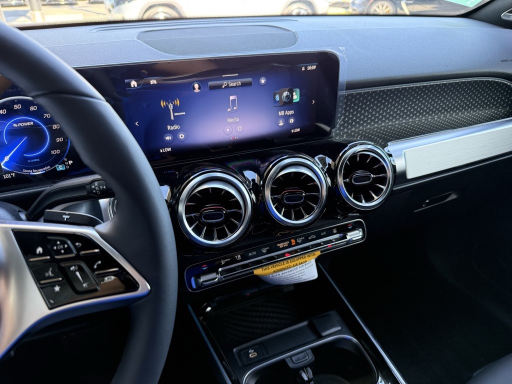 2025 Mercedes Benz EQB photo 18