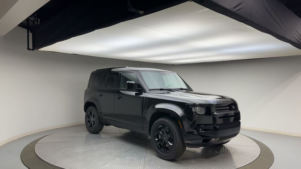 2024 Land Rover Defender 110 X-Dynamic SE photo 2
