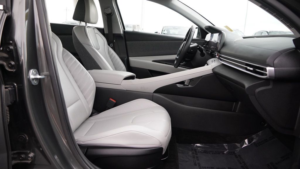 2024 Hyundai Elantra Limited photo 20