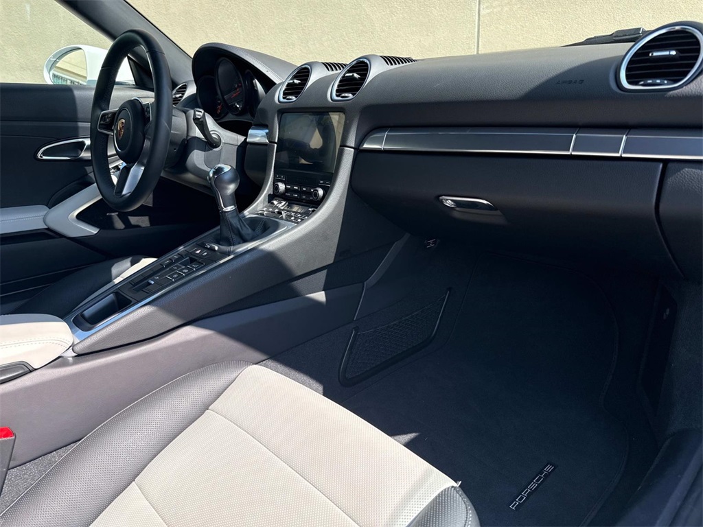 2024 Porsche Boxster photo 14