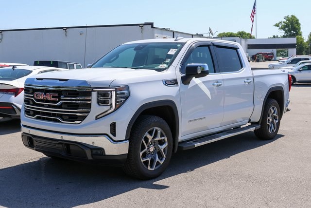 Used 2024 White GMC SLT image 3