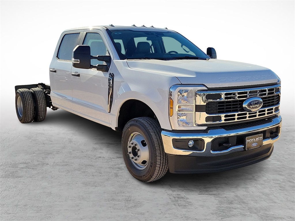 2026 Ford F-350 Super Duty Chassis Cab XL's photo
