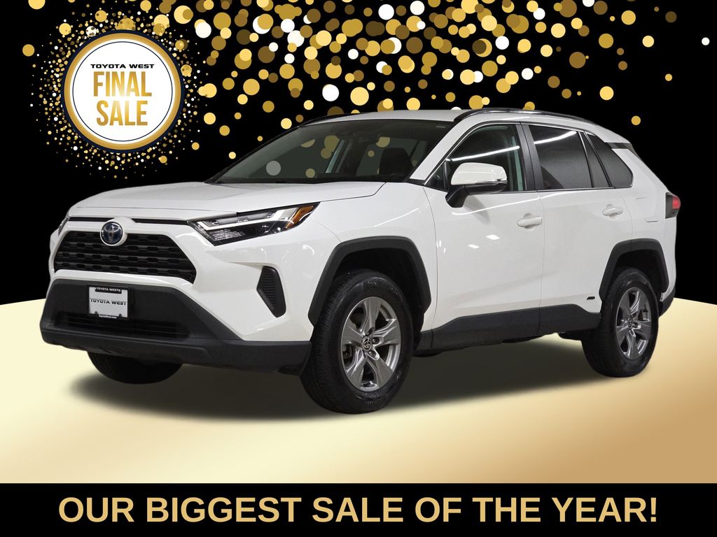 2024 Toyota RAV4 XLE's photo
