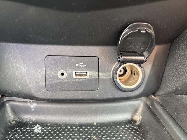 2019 Nissan Rogue SV photo 17