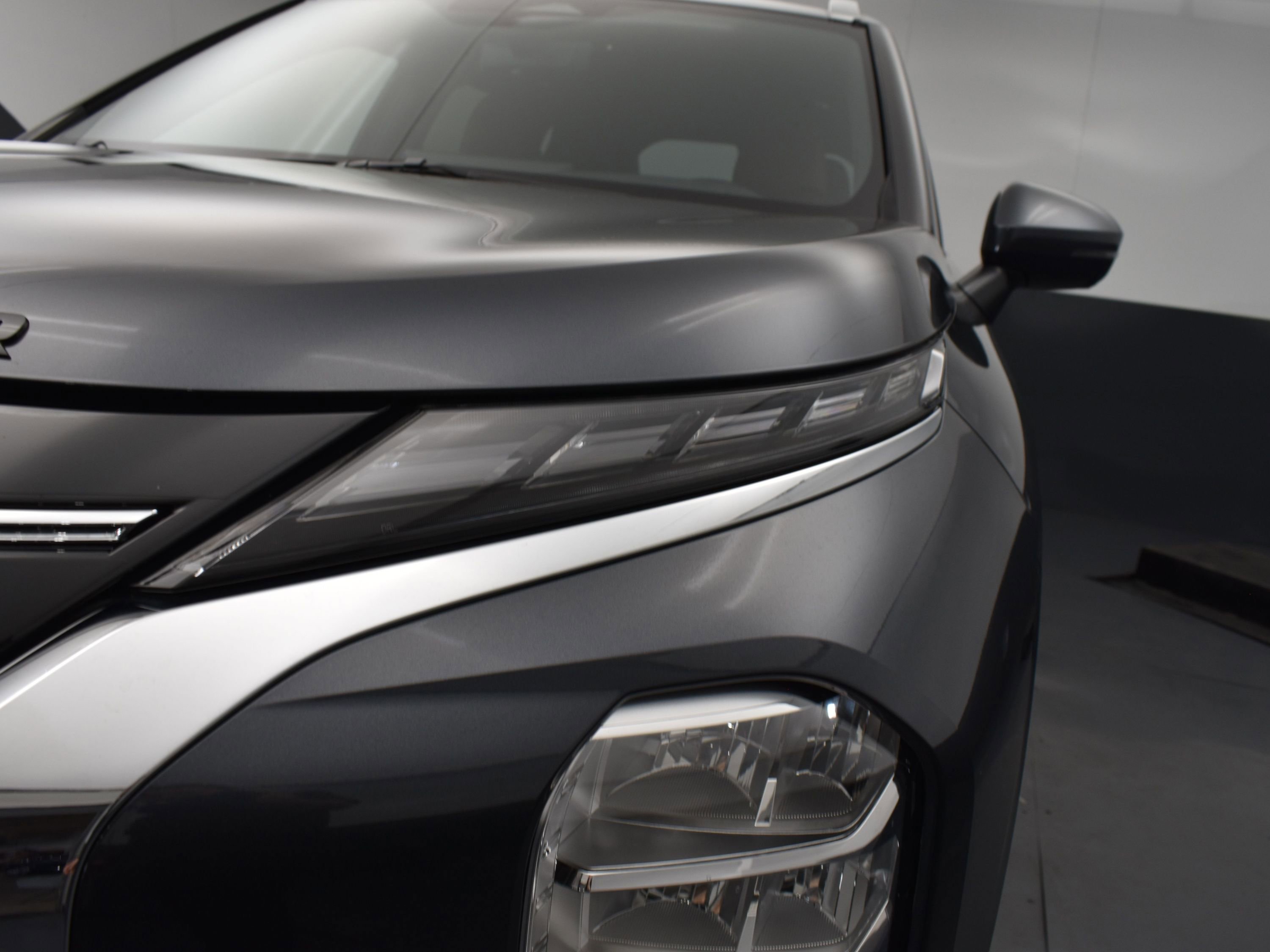 2025 Mitsubishi Outlander SEL photo 4