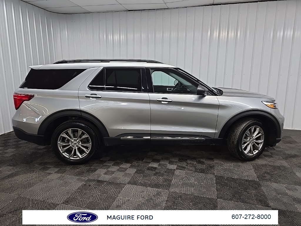 2023 Ford Explorer XLT photo 2