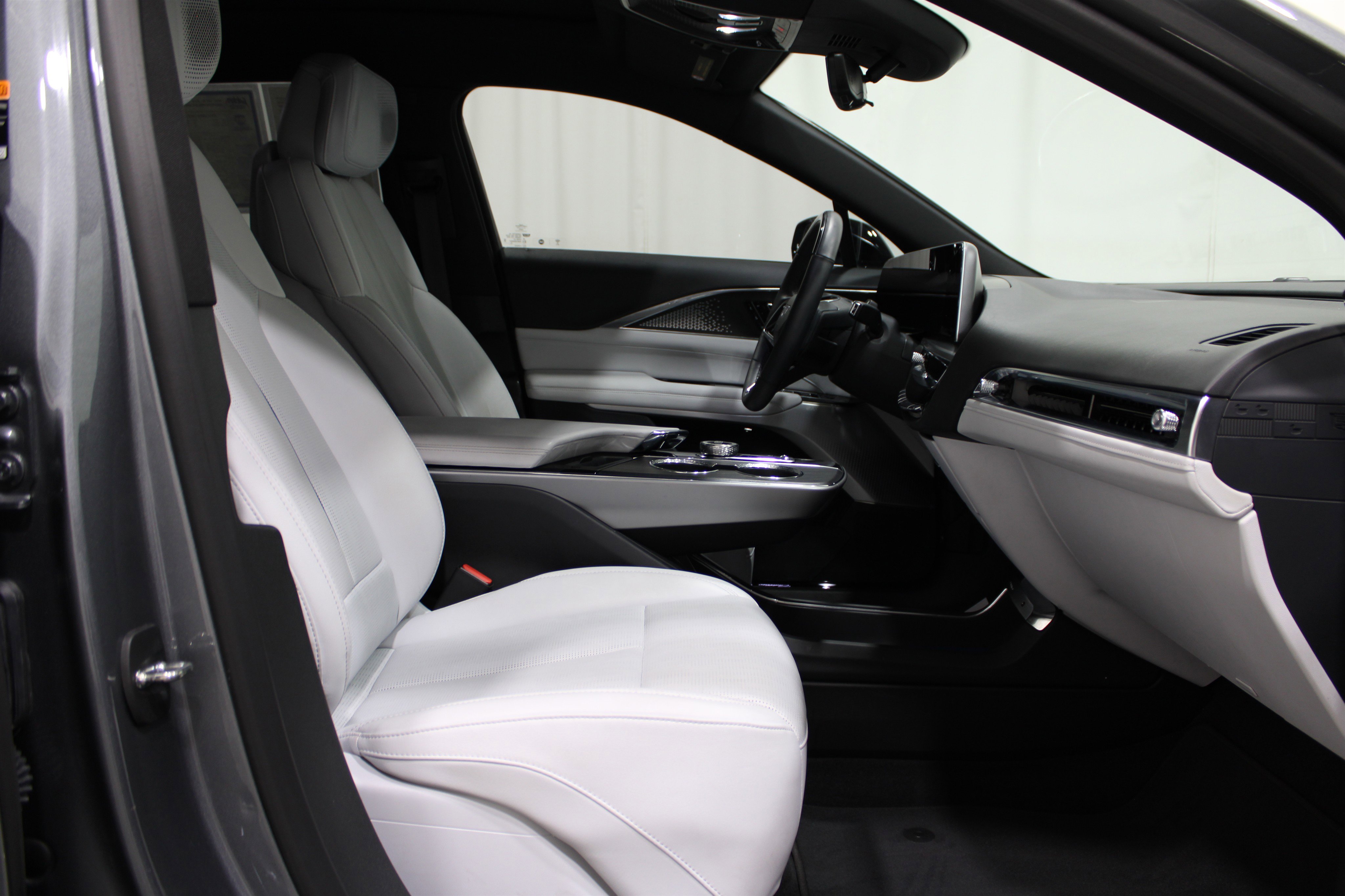 2023 Cadillac Lyriq Luxury photo 22