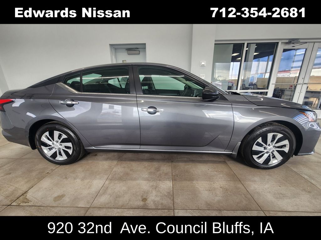 2025 Nissan Altima S's photo