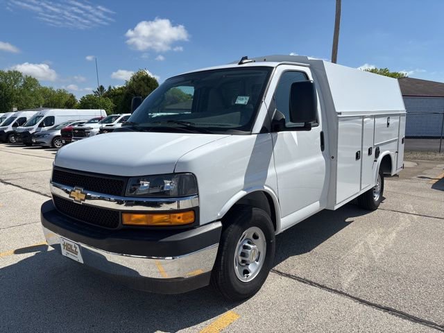 2024 Chevrolet Express Cutaway Base's photo