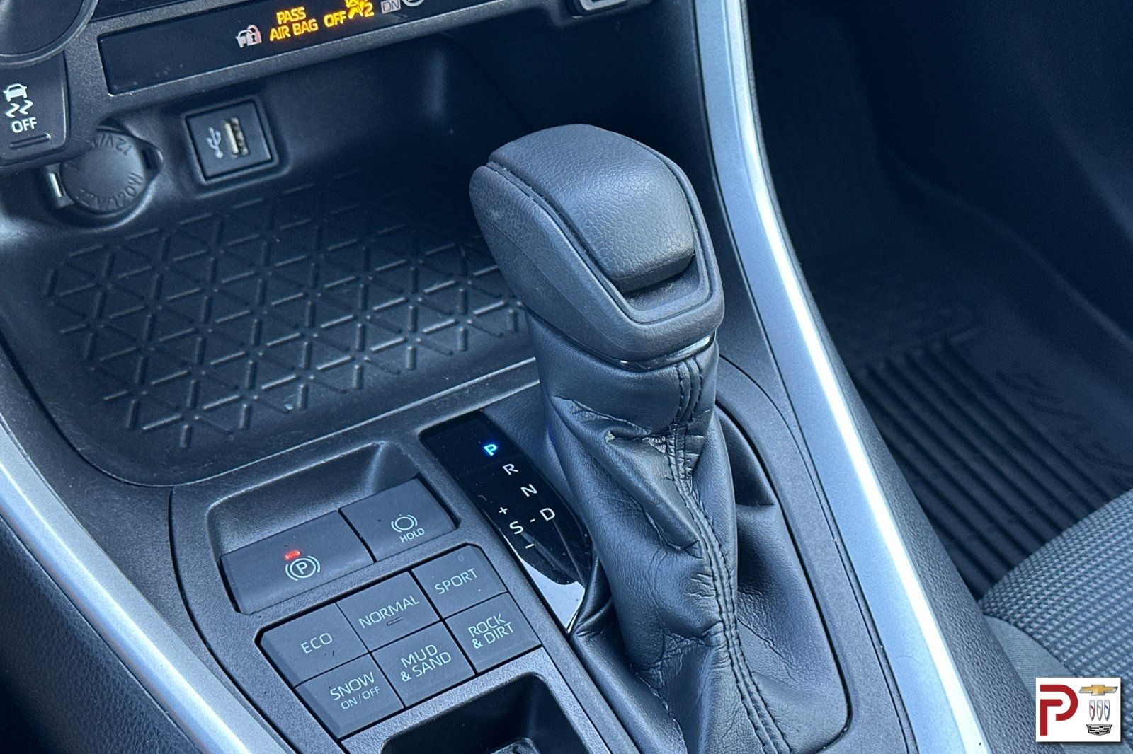 2023 Toyota RAV4 LE photo 21