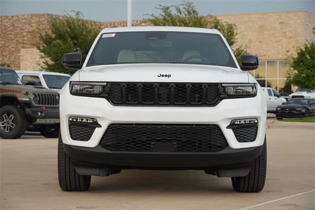 2025 Jeep Grand Cherokee Limited photo 2