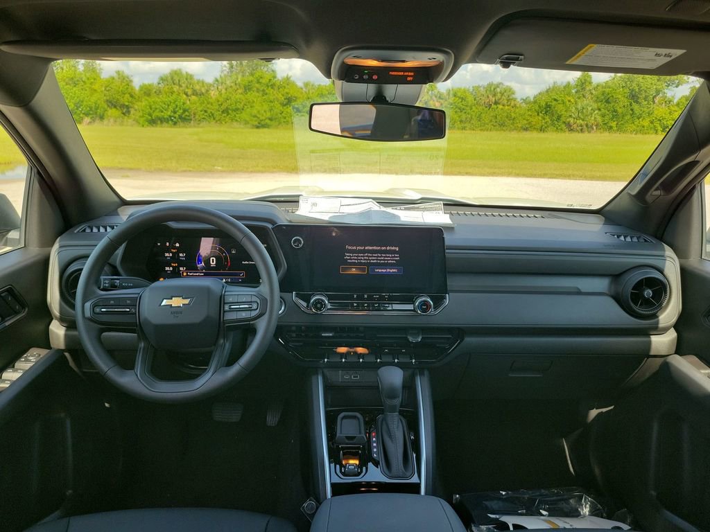 2025 Chevrolet Colorado LT photo 10
