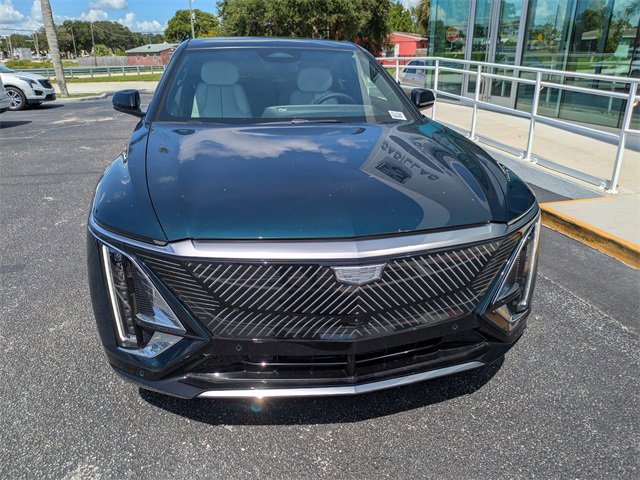 2025 Cadillac Lyriq Luxury photo 8