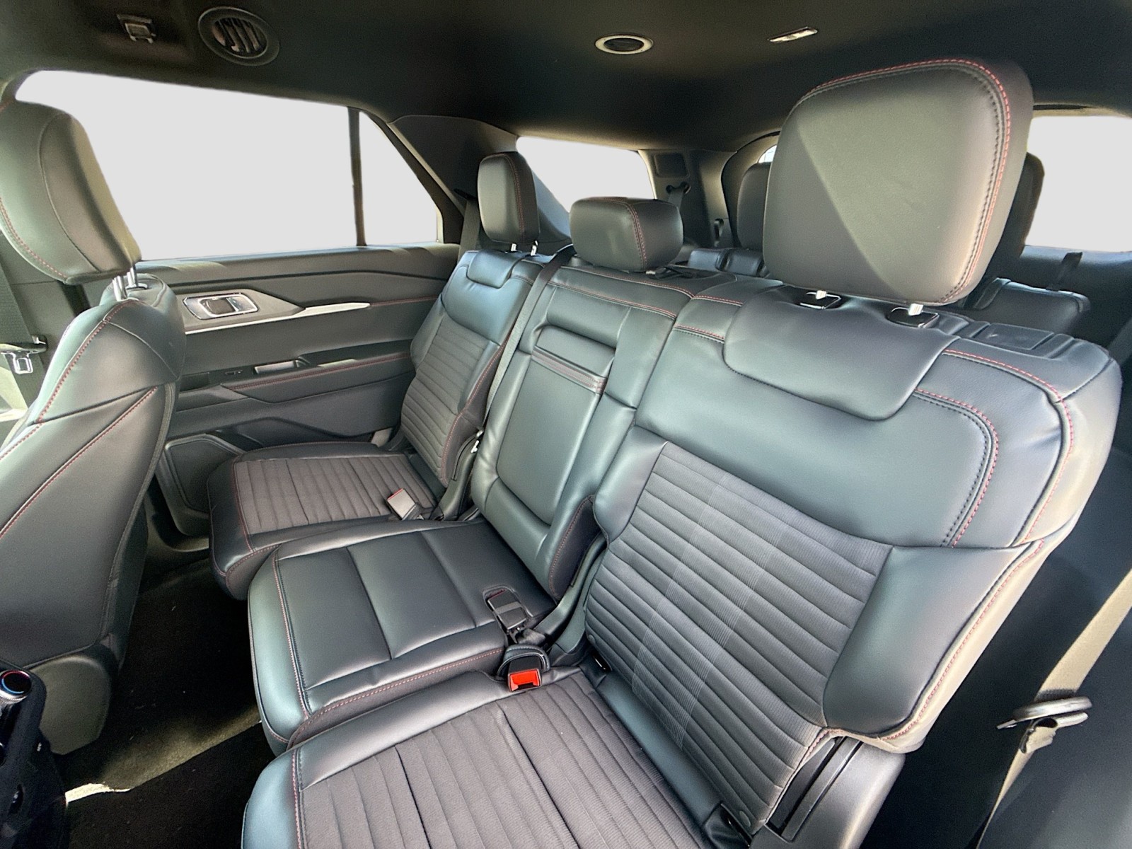 2025 Ford Explorer ST-Line photo 22