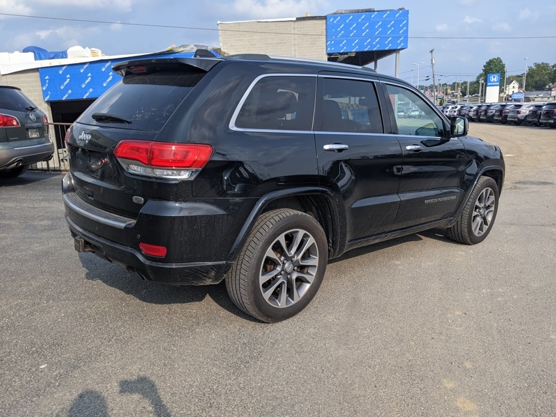 2017 Jeep Grand Cherokee Overland photo 2