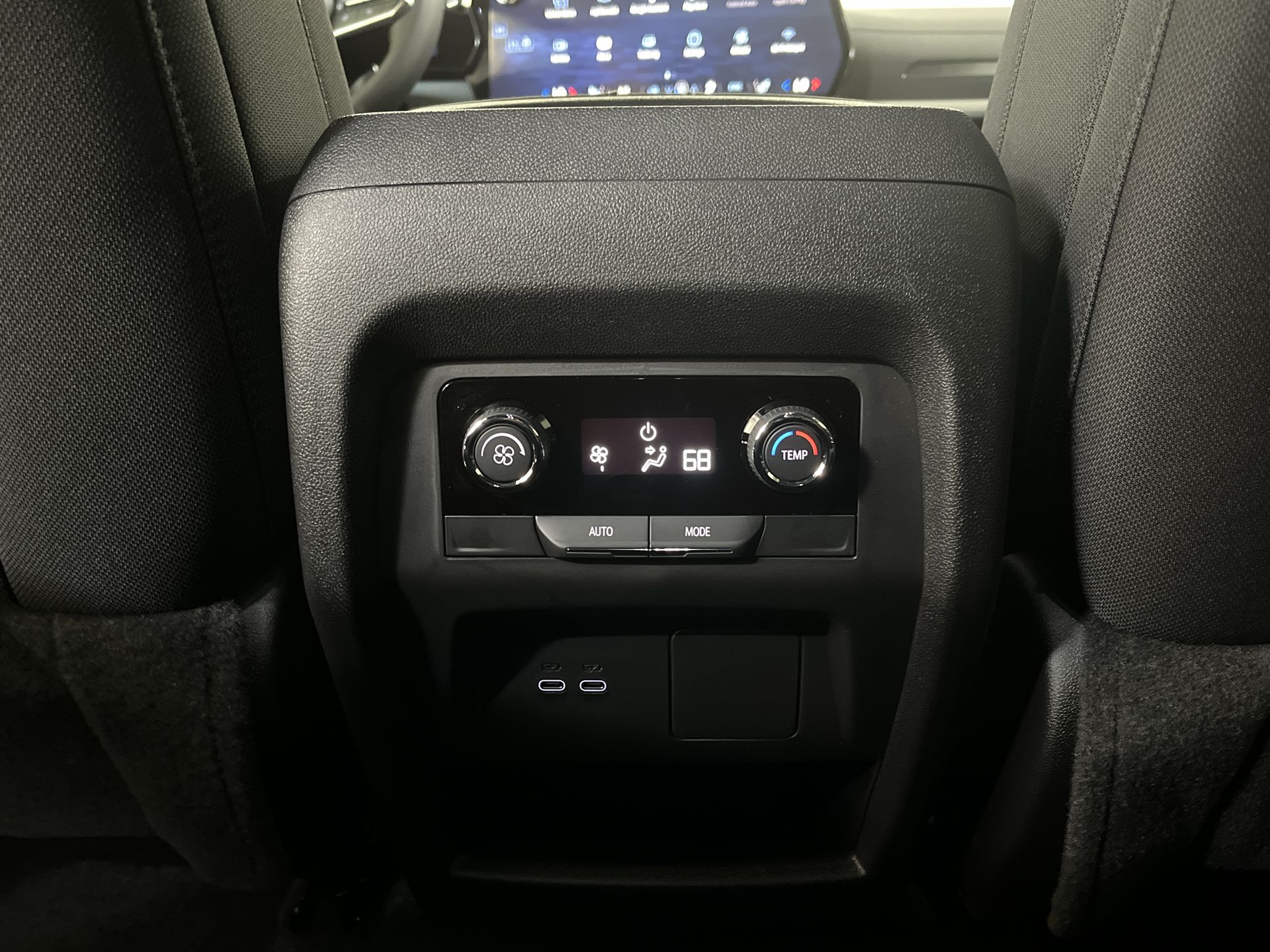 2025 Chevrolet Traverse photo 13