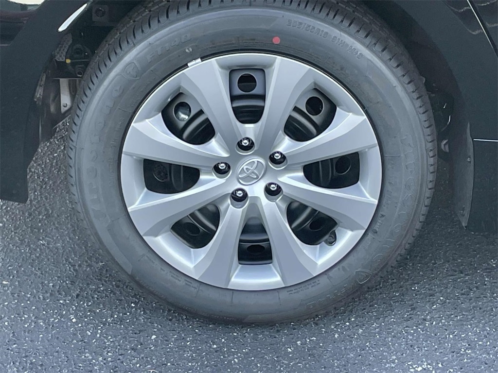 2025 Toyota Corolla LE photo 9