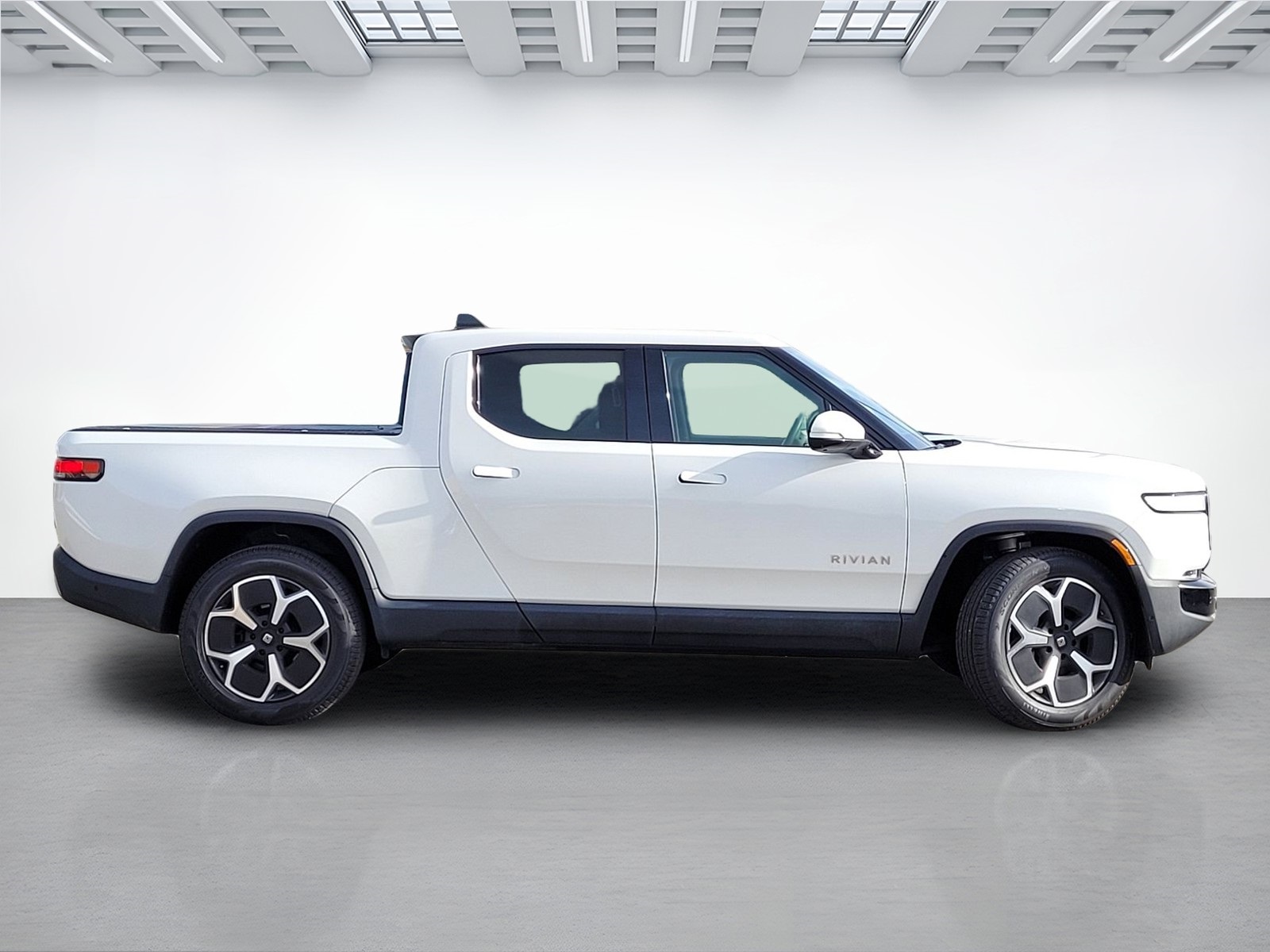 2022 Rivian R1T Adventure photo 3